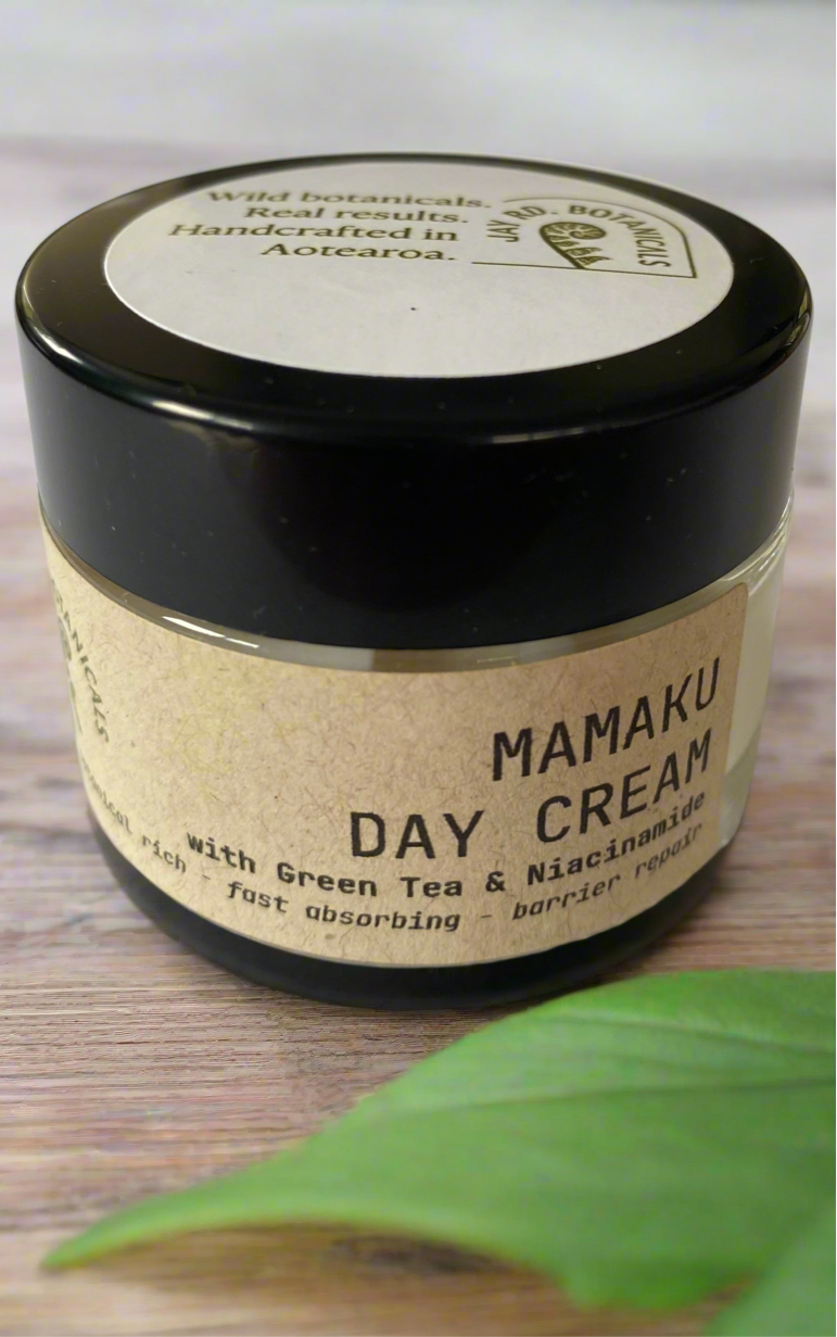 MAMAKU DAY CREAM with Green Tea & Niacinamide

 