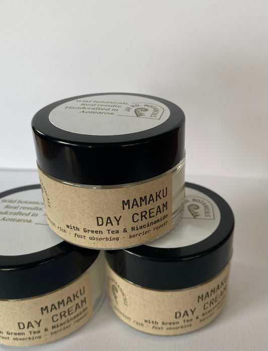 MAMAKU DAY CREAM with Green Tea & Niacinamide

 